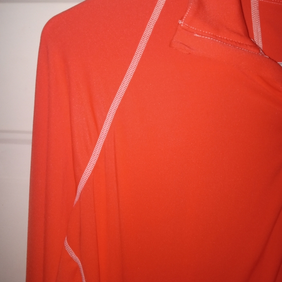 Mountain HardWear Women's Orange Long Sleeve Shirt  Medium 1/2 Zip , Like New 🧡 - Picture 9 of 13